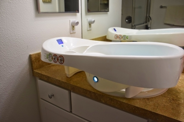 Picture of 4Moms Baby Bathtub My Mommy Place 4moms Infant Tub Review