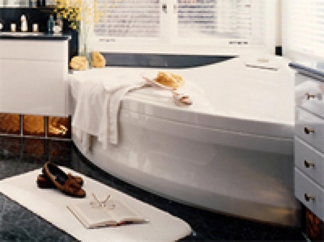 Remarkable Small Whirlpool Tub Choosing The Right Whirlpool Bathtub Hgtv