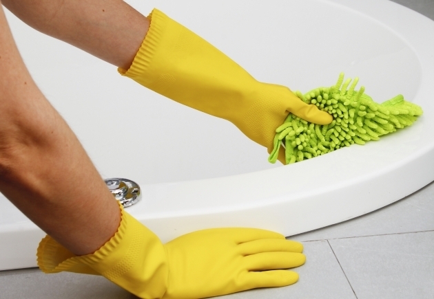 Stunning How To Clean A Bathtub With Bleach Remodelaholic How To Clean A Bathroom Using Clorox Bleach