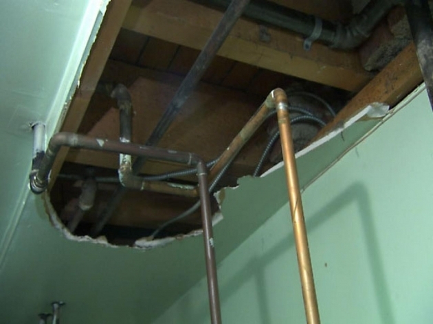 Wonderful Water Leaking From Under Bathtub 10 Things You Must Know Plumbing Leaks Diy