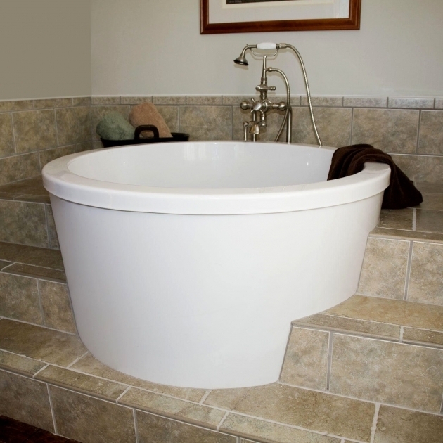 Amazing Deep Bathtubs For Small Bathrooms Deep Tubs For Small Bathrooms Bear Bathroom Accessories Shaker