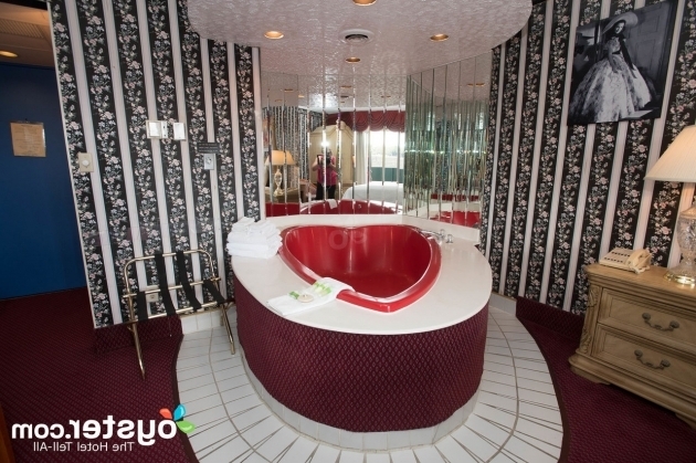 Marvelous Heart Shaped Bathtub 44 Heart Shaped Jacuzzi Photos At Travelodge Hotel Niagara Falls