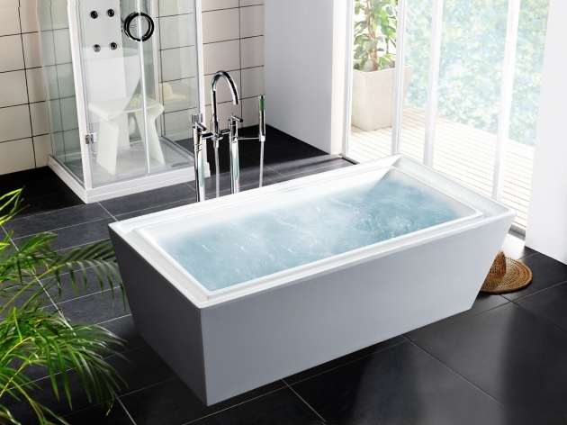 Alluring Huge Bathtubs Sumptuous Bathroom Design Featuring Lovely Free Standing Bathtub