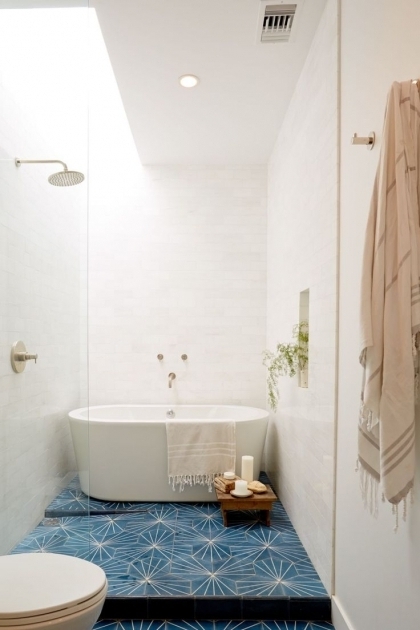 Amazing Vertical Bathtub Bathroom Vertical Bathtub Porcelain With Wall Mounted Shower Head