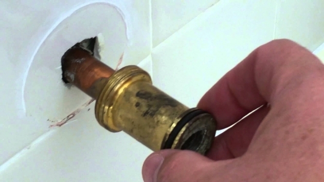 Fantastic How To Replace A Bathtub Spout Shower Diverter Delta 1400 Series Bath Faucet Pull Down Diverter Spout Youtube
