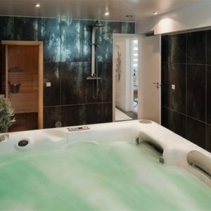 Huge Bathtubs
