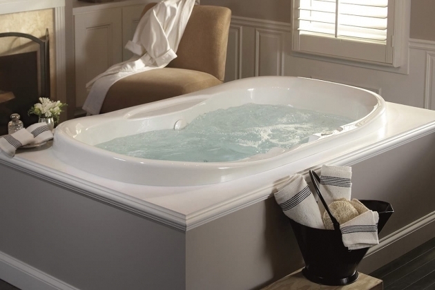 Picture of Whirlpool Tub Vs Jacuzzi Air Tub Vs Whirlpool Whats The Difference Qualitybath
